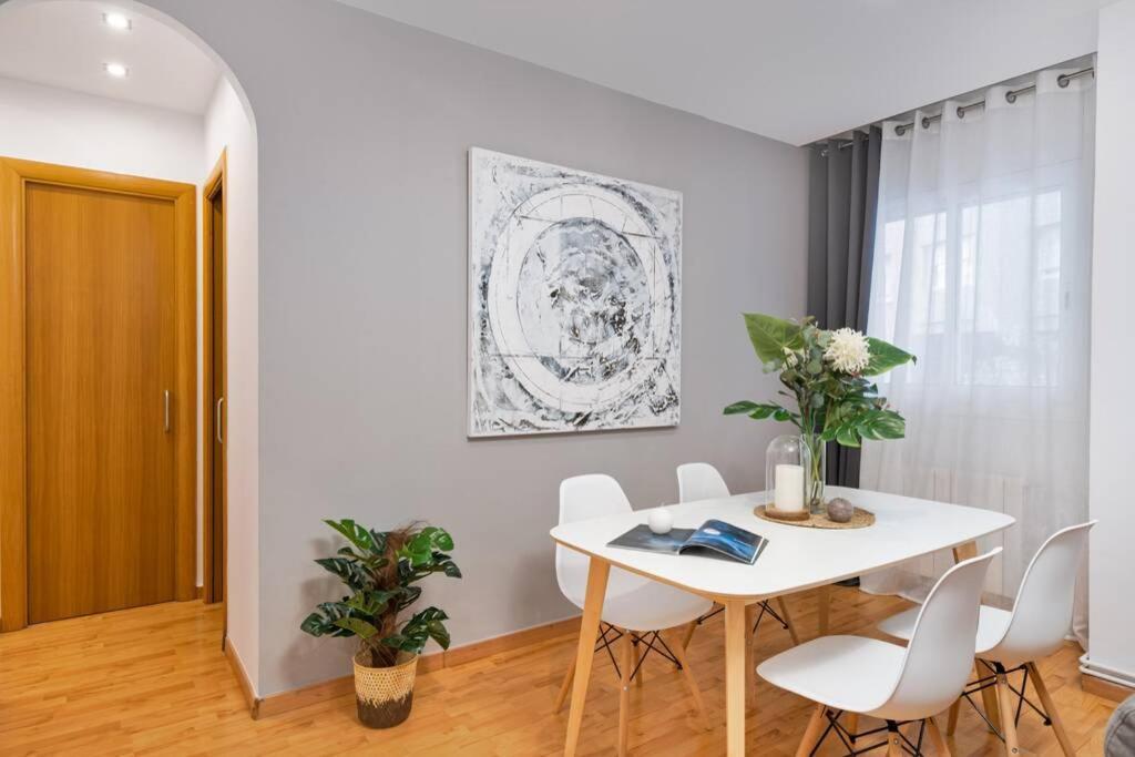 Lodging Apartments Villa De Gracia 2 Bedroom Cozy Apartment Barcelona Eksteriør billede